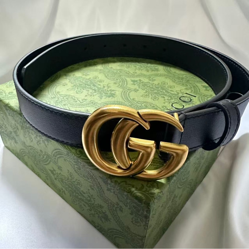 💎✨Bundle & Save! ✨💎Gucci Black and Gold Leather Belt with Iconic GG Buckle 85/34